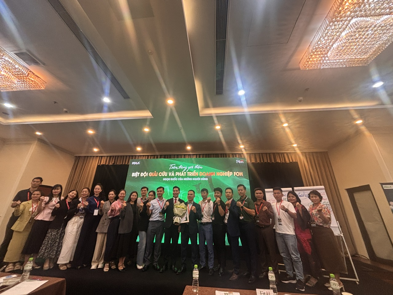 Mai Tiến Tần cùng các thành viên tại chương trình PDCA Hà Nội